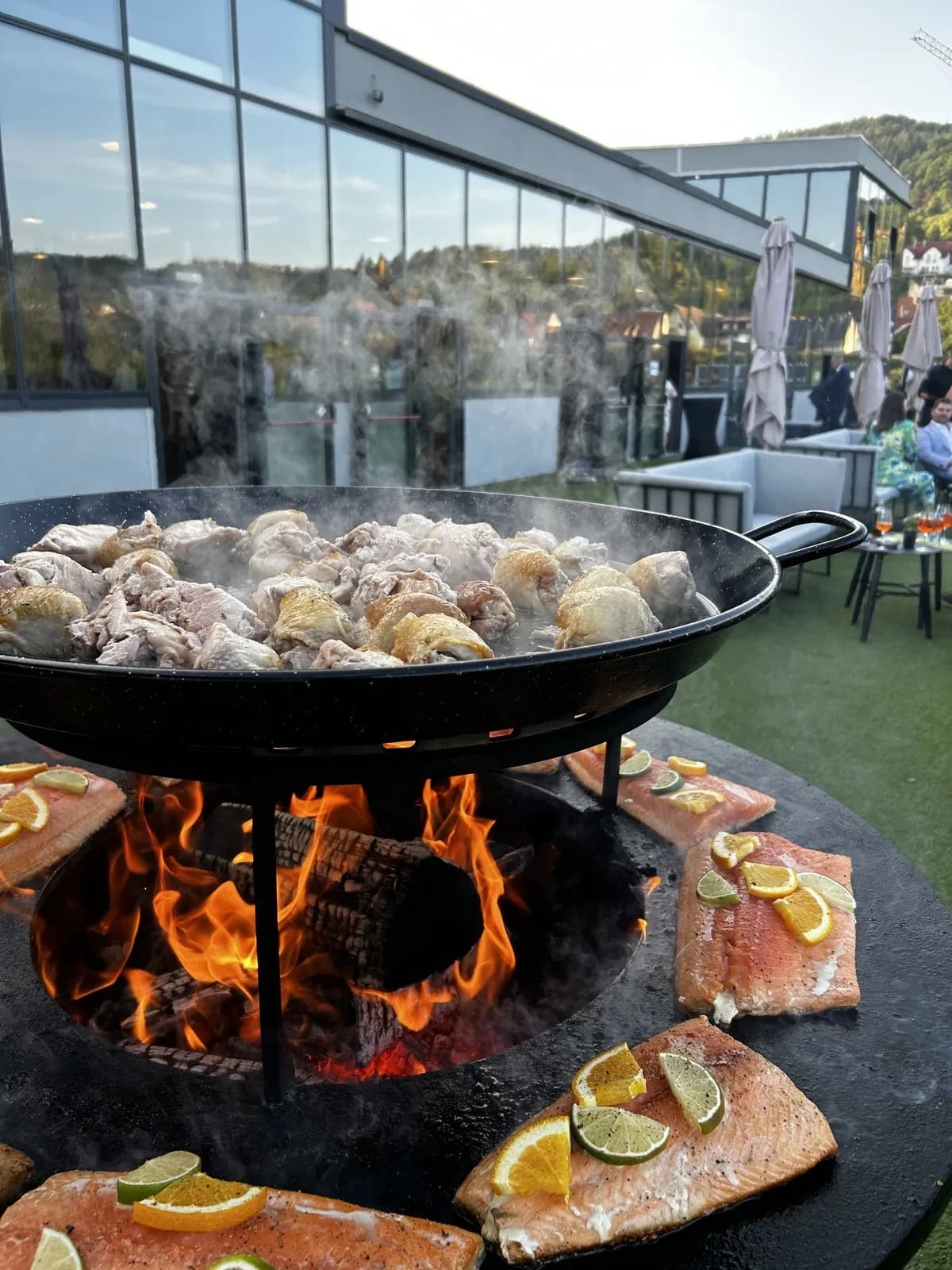 Frisch zubereitetes Grill-Catering von AchtWerk